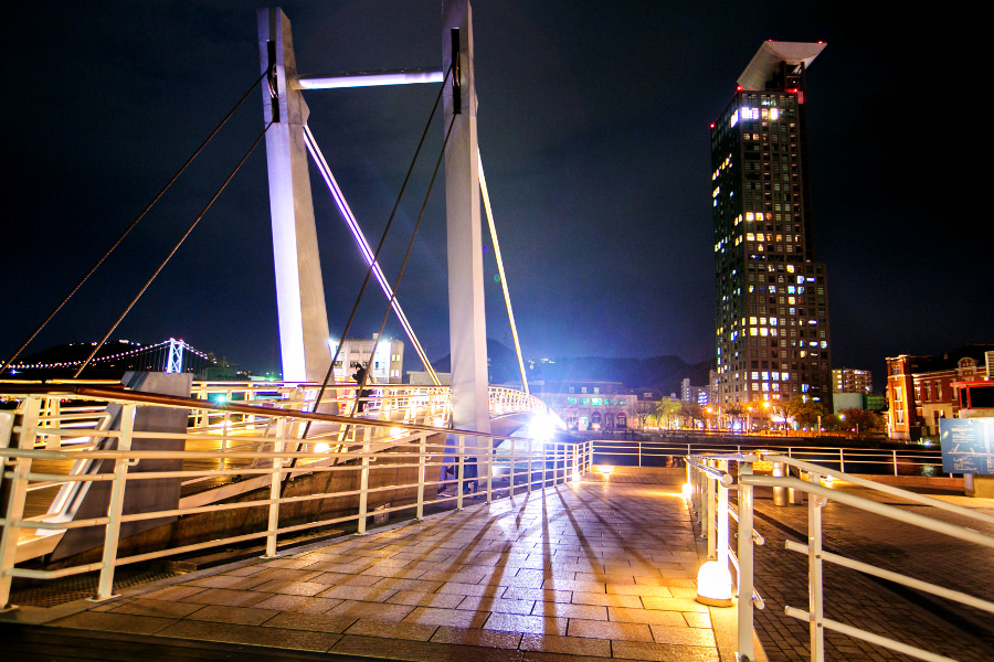 “恋人たちの聖地”でもある「ブルーウィングもじ」