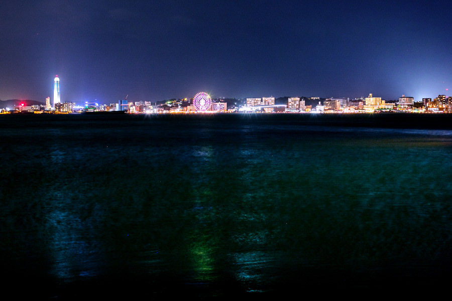 門司港レトロから、対岸の下関市を眺める