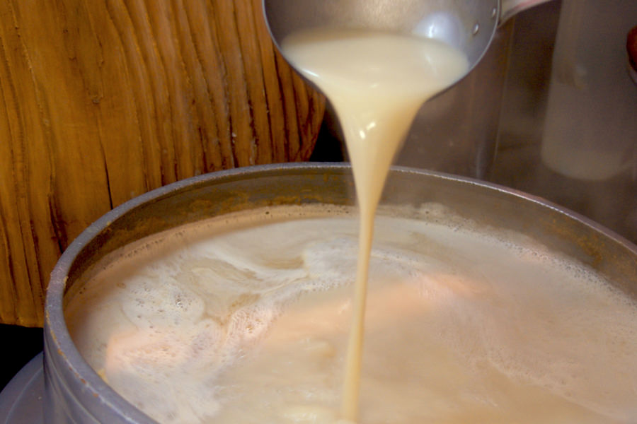 熊本ラーメンのとんこつスープは、まろやかさが特徴