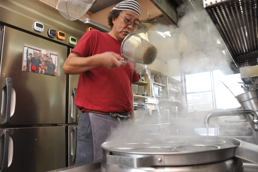 「いっぷくラーメン」の一美さんは、熊本を代表する麺職人の一人