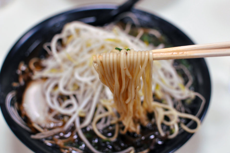 熊本ラーメンが運ばれた最初のひとくち