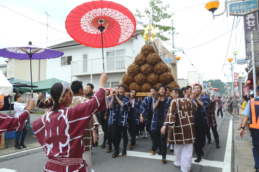 浜町商店街一帯が熱気に包まれる「八朔祭」
