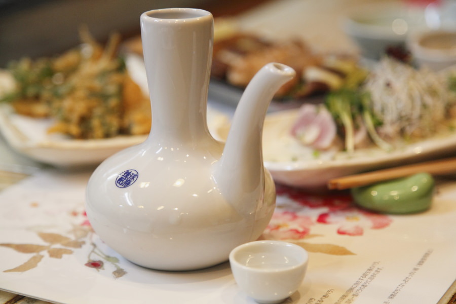 ガラ（徳利）とチョク（猪口）で飲むのが“人吉流”