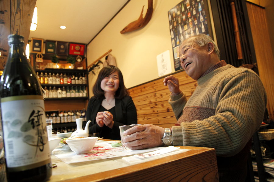 人吉の食とともに球磨焼酎を楽しむ