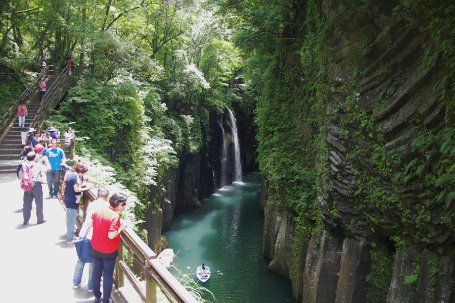 まずは遊歩道から、高千穂峡を眺めてみよう