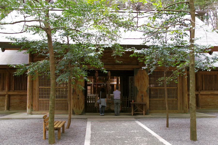 静かなたたずまいの天岩戸神社東本宮
