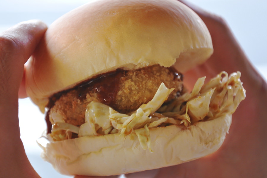 “名物”のカラコロバーガー