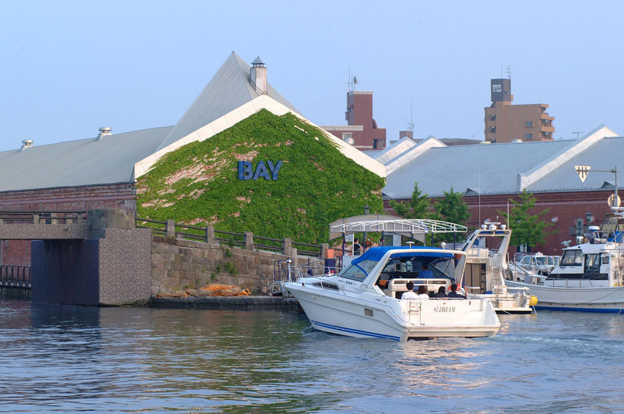 天気の良い日は約15分の函館湾クルーズへ