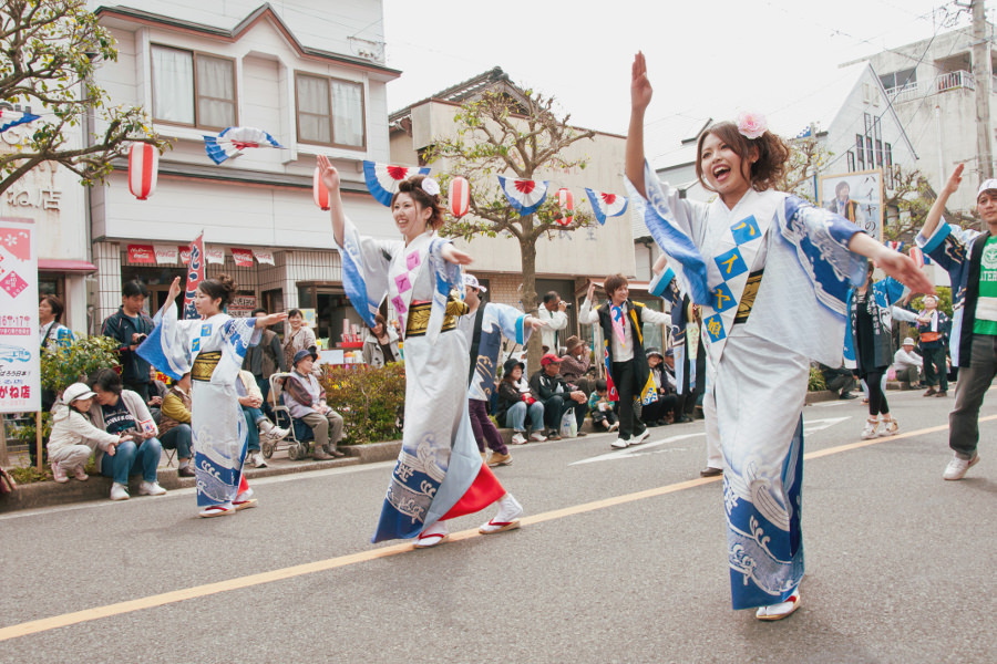「牛深ハイヤ祭り」で披露されるダイナミックな踊り