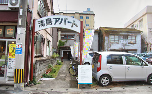 アトリエと住居が一緒になったレトロなアパート