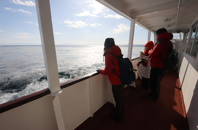 地上階から流氷を眺める