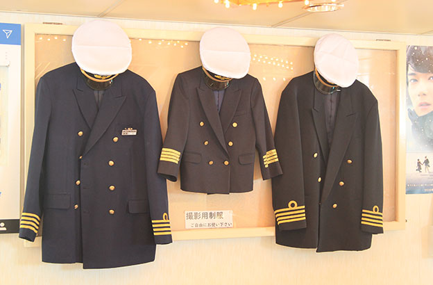船内に用意された船員服