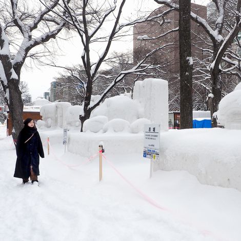 朝のさっぽろ雪まつり大通会場