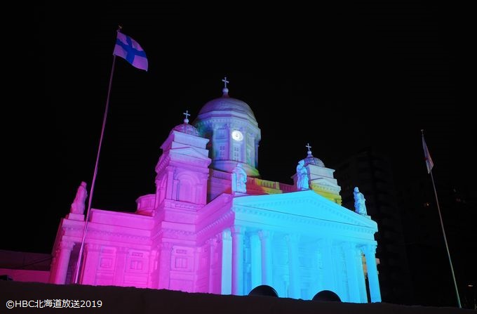 ライトアップされた大雪像