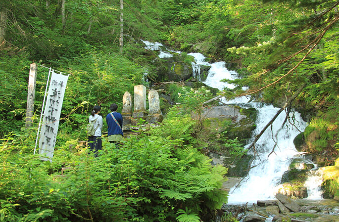 白金不動の滝でお参り