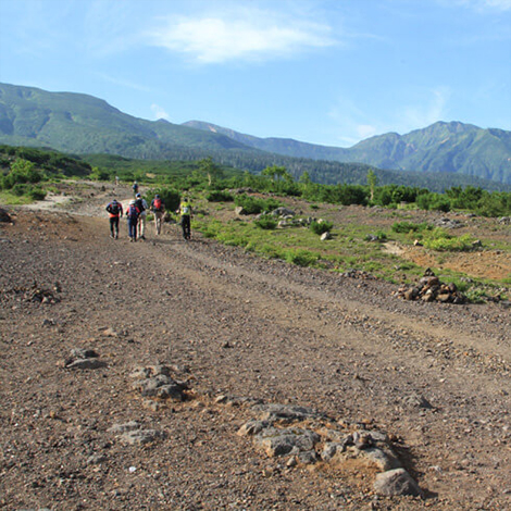 望岳台と登山客