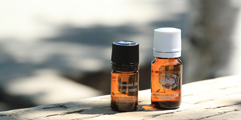 ラベンダーオイルと木漏れ日