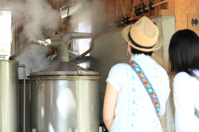 蒸留の舎の蒸留風景