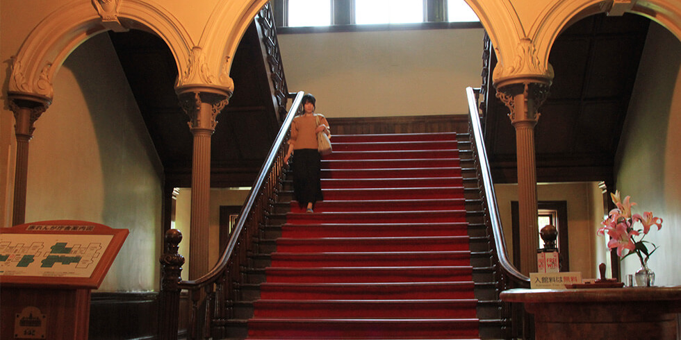 中央階段で記念写真