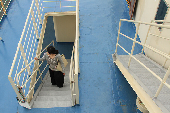 甲板への階段
