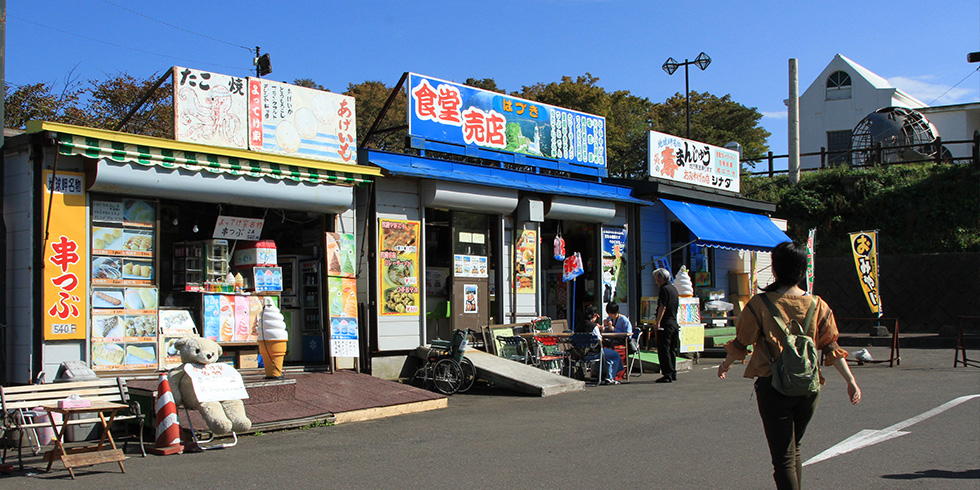 地球岬駐車場脇の売店