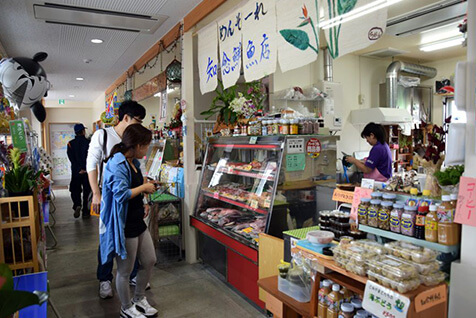 奥武島の名産品が一堂に集まる「いまいゆ市場」