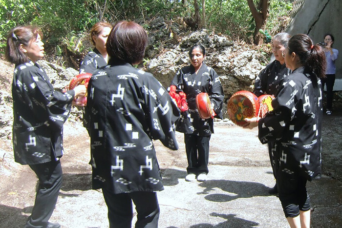 奥武島のウシデーク（臼太鼓）の記事イメージ