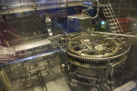 詰めの作業を見学