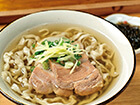 てぃしらじそば｜独特の縮れ麺が生む、極上のうまさの記事イメージ