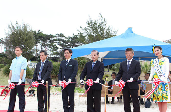 テープカットの画像