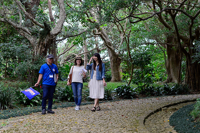 気品あふれる王朝時代へガイドとタイムトラベル