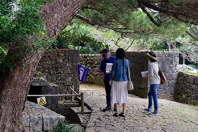 気品あふれる王朝時代へガイドとタイムトラベル