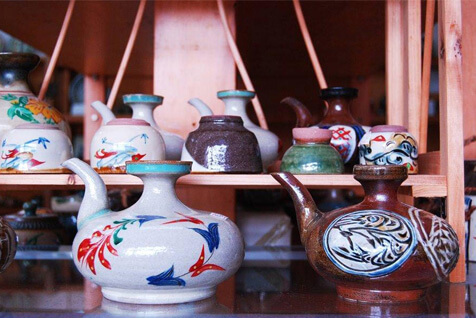 古典的なやちむんには力強い存在感が