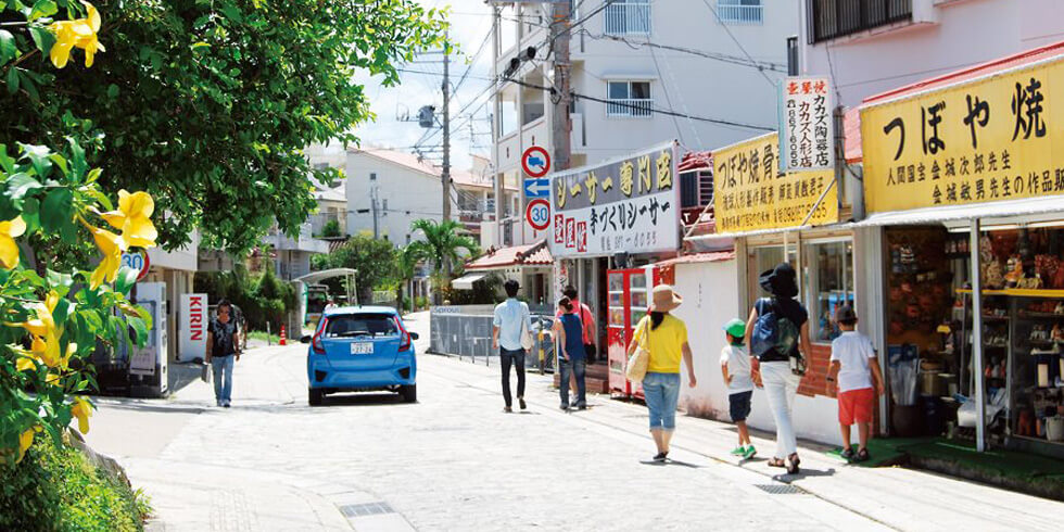 壺屋やちむん通りをのんびり散策の記事イメージ