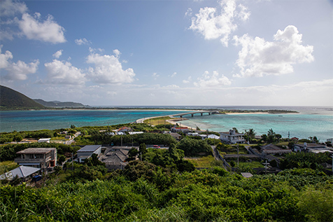 伊平屋島から絶景橋を渡って野甫島（のほじま）へ