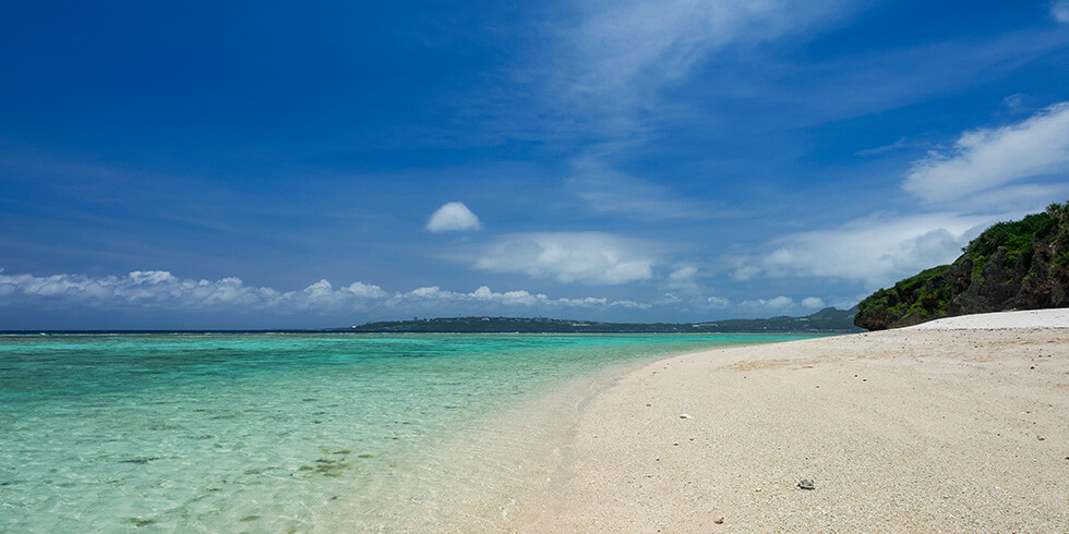 沖縄屈指の美しさ！瀬底ビーチへ行こう