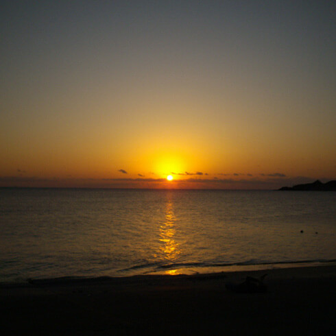 ビーチに沈む夕日