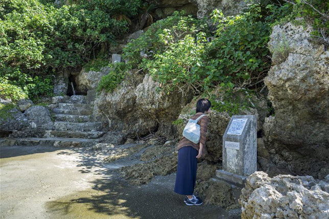洞窟シルミチューからの小さな階段