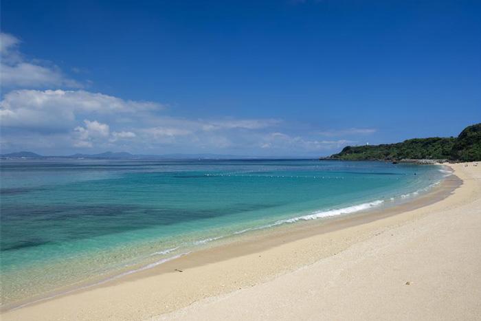 白い砂浜が続く大泊ビーチ