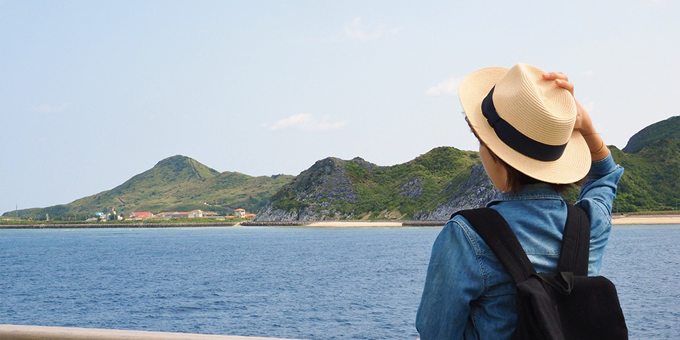 海と山の絶景を求めて 癒しの島　渡名喜島へ