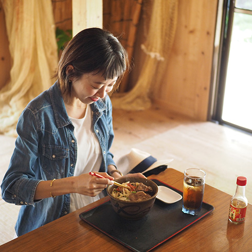 お隣の「ふくぎ食堂」でランチ。