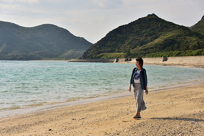 早起きしてまだ誰もいないビーチ