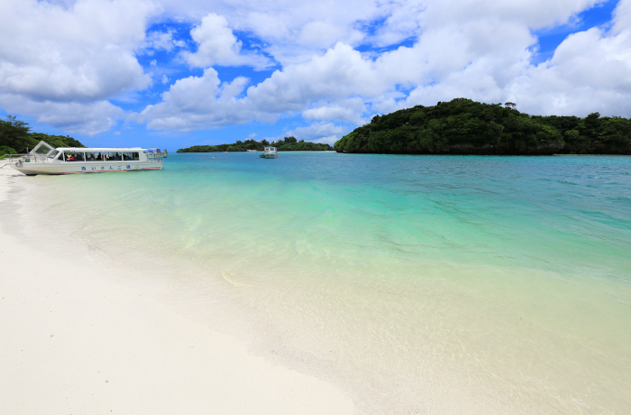 川平湾のビーチ