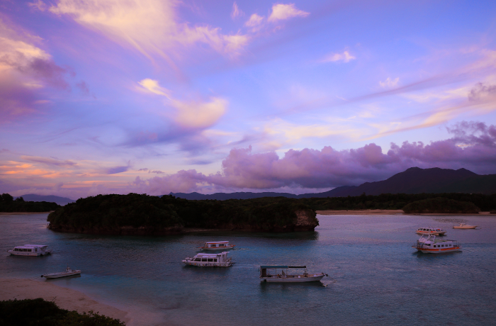 夕暮れ時の川平湾