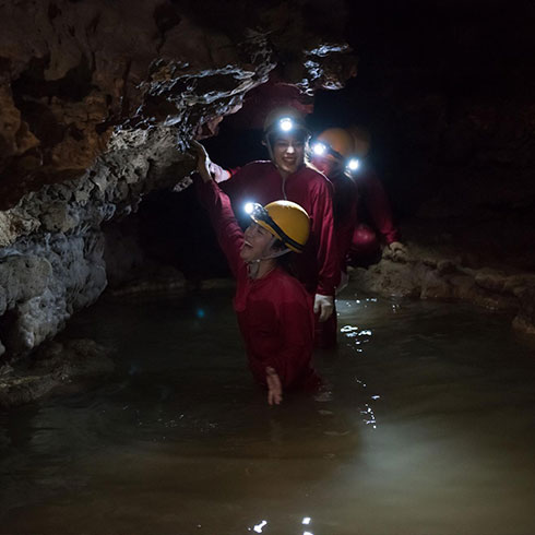 鍾乳洞・玉泉洞未公開エリアを探検