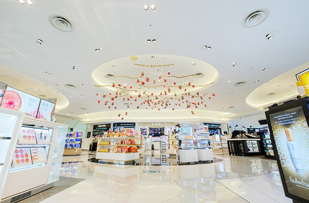 国内旅行で免税ショッピングができるのは、日本で沖縄だけ。DFS限定品も！