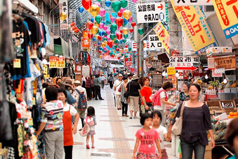 牧志公設市場がある市場本通りから市場中央通り付近