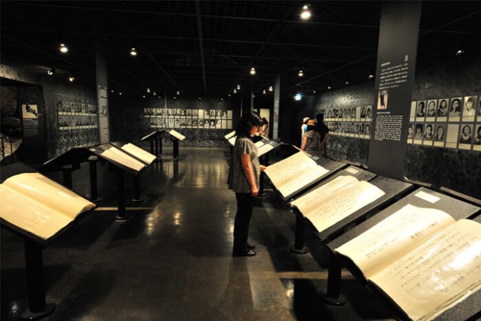 第4展示室にある生存者の証言集