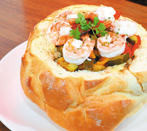 無国籍の台所 南国酒場 ハロハロ食堂（なんごくさかば はろはろしょくどう）