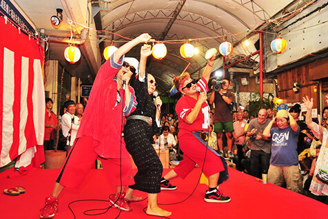 大人気！おばあラッパーズのステージ